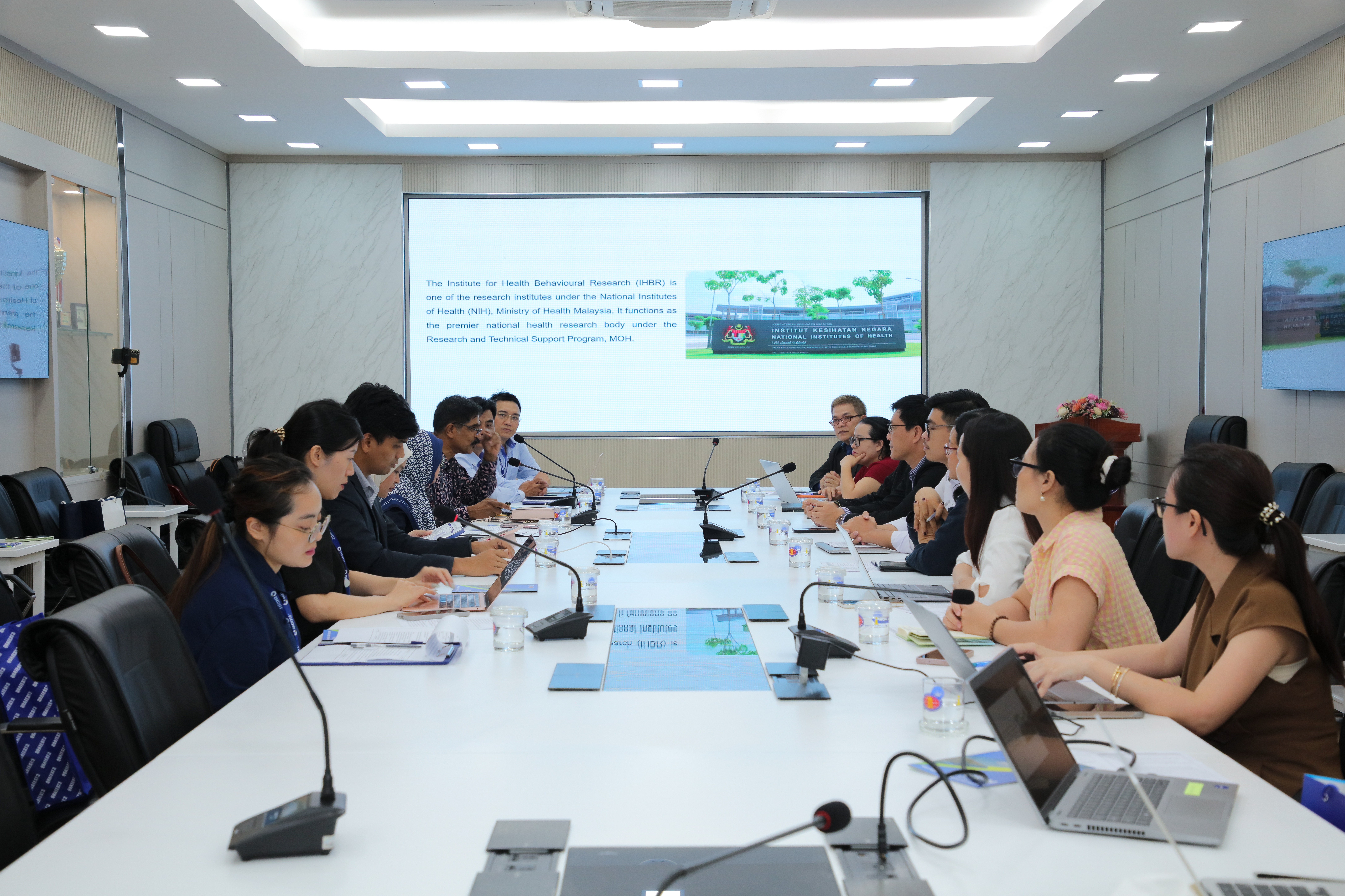 A group of people sitting at a tableAI-generated content may be incorrect.